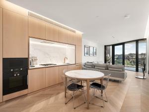 Apartment located in a prime harbour at Circular Quay