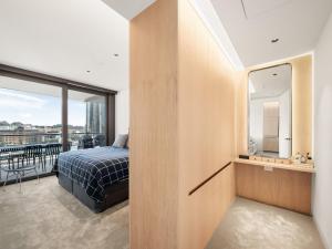 Apartment located in a prime harbour at Circular Quay