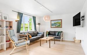 3 Bedroom Lovely Home In Ulfborg