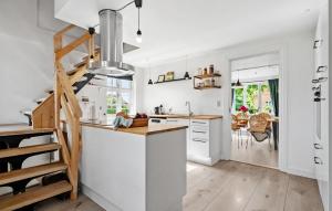 3 Bedroom Lovely Home In Ulfborg