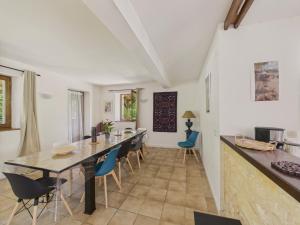 Maisons de vacances Piscine privee - jolie maison 10 adultes 2 enfants : photos des chambres