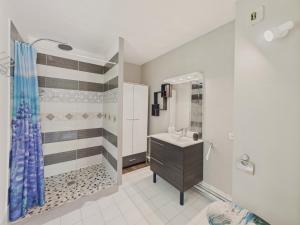 Maisons de vacances Piscine privee - jolie maison 10 adultes 2 enfants : photos des chambres