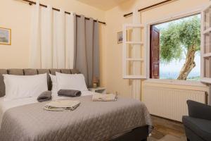 Romanatika House by PaxosRetreats