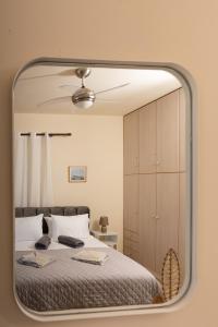 Romanatika House by PaxosRetreats