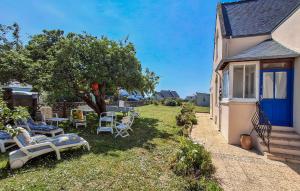 Maisons de vacances 3 Bedroom Amazing Home In Plouhinec : photos des chambres