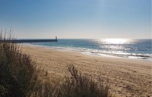 Maisons de vacances 3 Bedroom Amazing Home In Plouhinec : photos des chambres