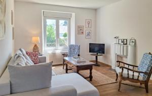 Maisons de vacances 3 Bedroom Amazing Home In Plouhinec : Maison de Vacances 3 Chambres 