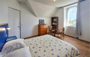 Maisons de vacances 3 Bedroom Amazing Home In Plouhinec : photos des chambres