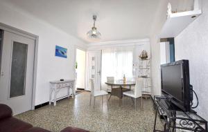 Cozy Home In Saint Cyprien Plage