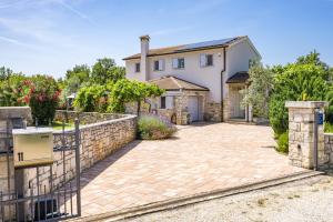 Villa Emely for 8 people near Porec with heated pool & jacuzzi