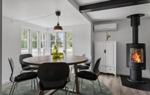 Lovely Home In Faxe Ladeplads With Wifi