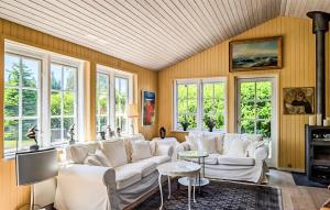 Gorgeous Home In Væggerløse With Wifi