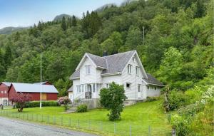 Awesome Home In Åheim With House A Panoramic View