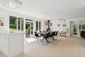 Spacious Lovely Cottage In North Zealand