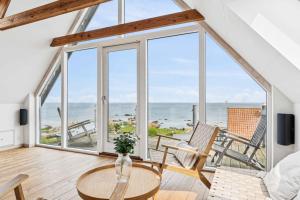 Luxury Holiday Home With Sea View