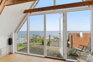 Luxury Holiday Home With Sea View