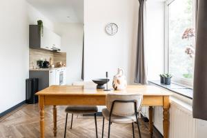 Spacious City Loft with Balcony & High-Speed Wi-Fi