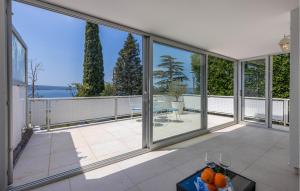 1 Bedroom Gorgeous Apartment In Dramalj 