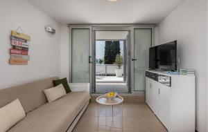 1 Bedroom Gorgeous Apartment In Dramalj 