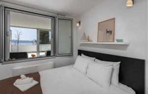 1 Bedroom Gorgeous Apartment In Dramalj