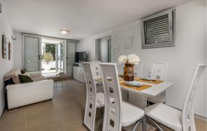 1 Bedroom Gorgeous Apartment In Dramalj