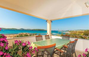 Stunning Home In Vodice With Lake View 