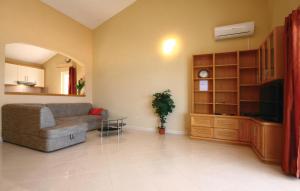 Stunning Home In Vodice With Lake View 