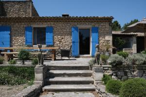 very pleasant provençal mas, typical to the region, with heated pool in saint remy de provence - 9 people