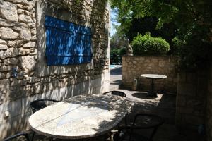 very pleasant provençal mas, typical to the region, with heated pool in saint remy de provence - 9 people