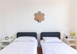 lnd 15- Attico 2 camere balcone parcheggi gratis ascensore