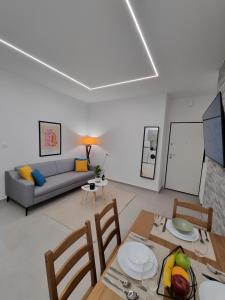 Athens Stylish Renovated 62sqm Apartment for Families & Couples with Balcony in Quiet Area near City Center