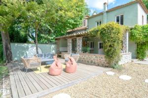 Provençal Farmhouse In Preserved Natural Setting