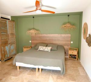 Maisons de vacances Provencal Farmhouse In Preserved Natural Setting : photos des chambres