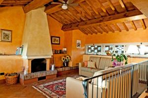 Panoramic Villa In The Tuscan Hills
