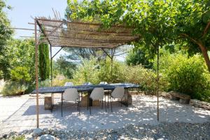 Maisons de vacances Artists Retreat In Historic Belvezet Farmhouse : photos des chambres