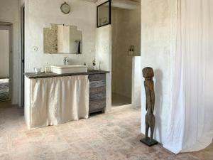 Maisons de vacances Artists Retreat In Historic Belvezet Farmhouse : photos des chambres