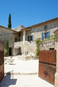 Maisons de vacances Artists Retreat In Historic Belvezet Farmhouse : photos des chambres