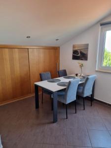 Studio Apartman Tirza