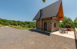 Lovely Home In Lipovlje