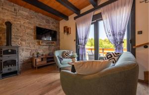 Lovely Home In Lipovlje