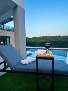 Heated pool with jacuzzi - Villa Nina