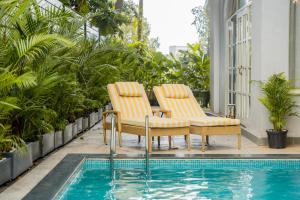 ELIVAAS Casa Ritzy Mediterranean 5 BHK Hideaway with Pool near Popular Beaches