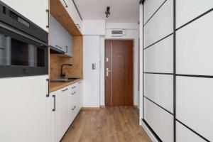 Functional Studio Near Old Town Remote Work by Noclegi Renters