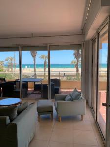 110m2 les pieds dans leau terrasse front de mer