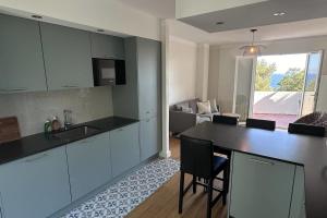 Apartment 3p with terrace facing the sea