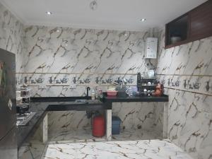 Appartement meublé centre ville 30 m hôpital Med V