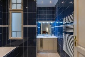 #Hidden Central Nest with Terrace