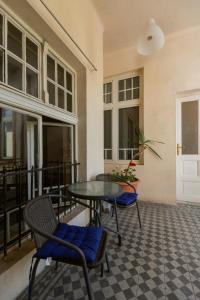 #Hidden Central Nest with Terrace