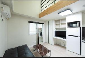 Shinnonhyeon Station 3 minutes away from the hotel