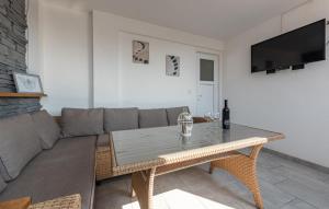 1 Bedroom Gorgeous Apartment In Pag